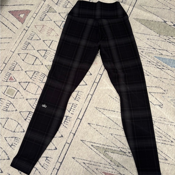ALO Yoga Dark Checkered Leggings - Picture 3 of 3